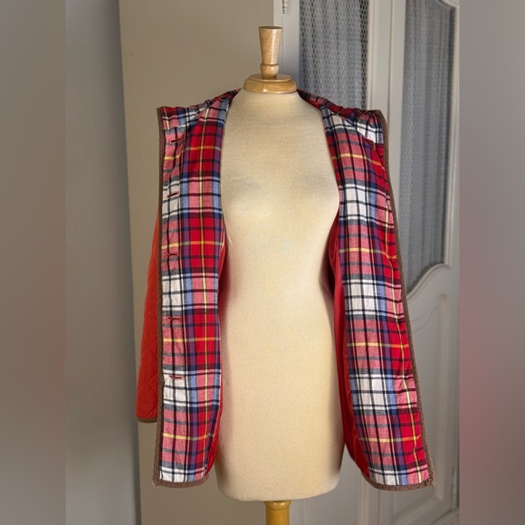 Plastic Island Classic Red Quilted Hooded Barn Jacket with Plaid Lining Size S - Picture 6 of 9